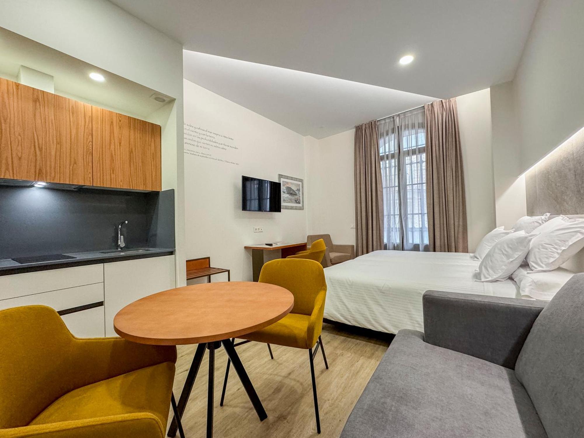 אלמריה Torreluz Suites מראה חיצוני תמונה