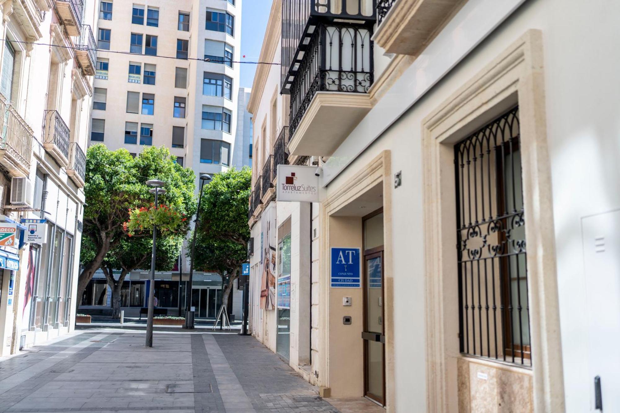 אלמריה Torreluz Suites מראה חיצוני תמונה